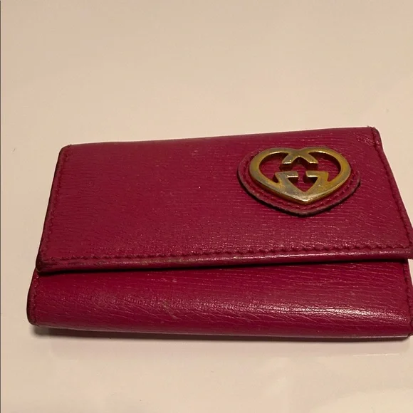 Gucci Small Leather Wallet in Berry with Gold Heart GG - Picture 1 of 8